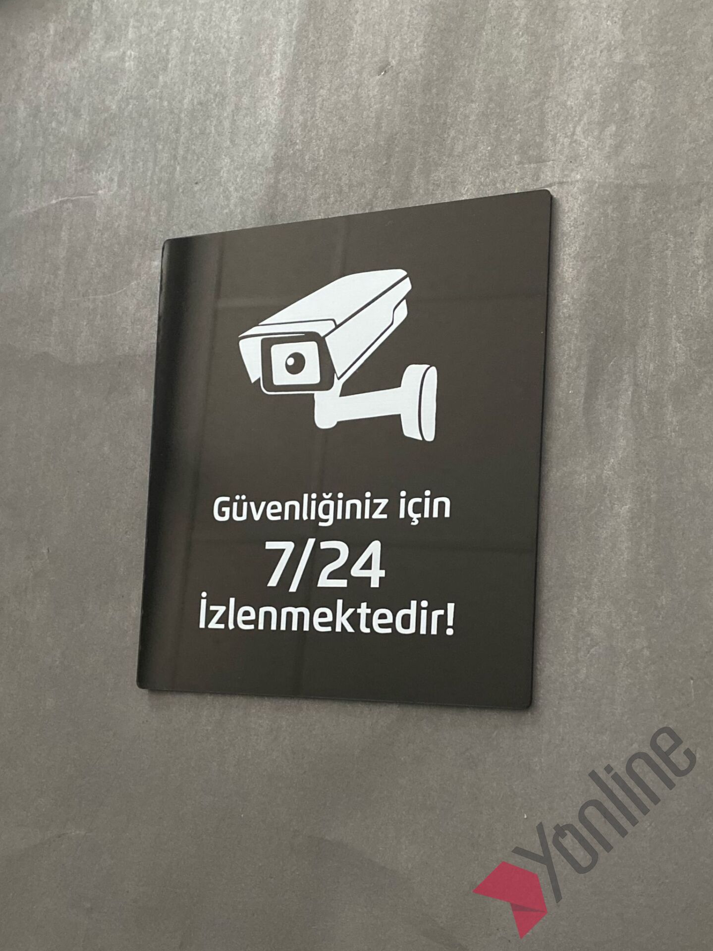 Parlak Siyah Güvenlik Kamerası Uyarı Levhası