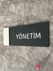 Beyaz Kenarlı Yönetim Kapı İsimliği