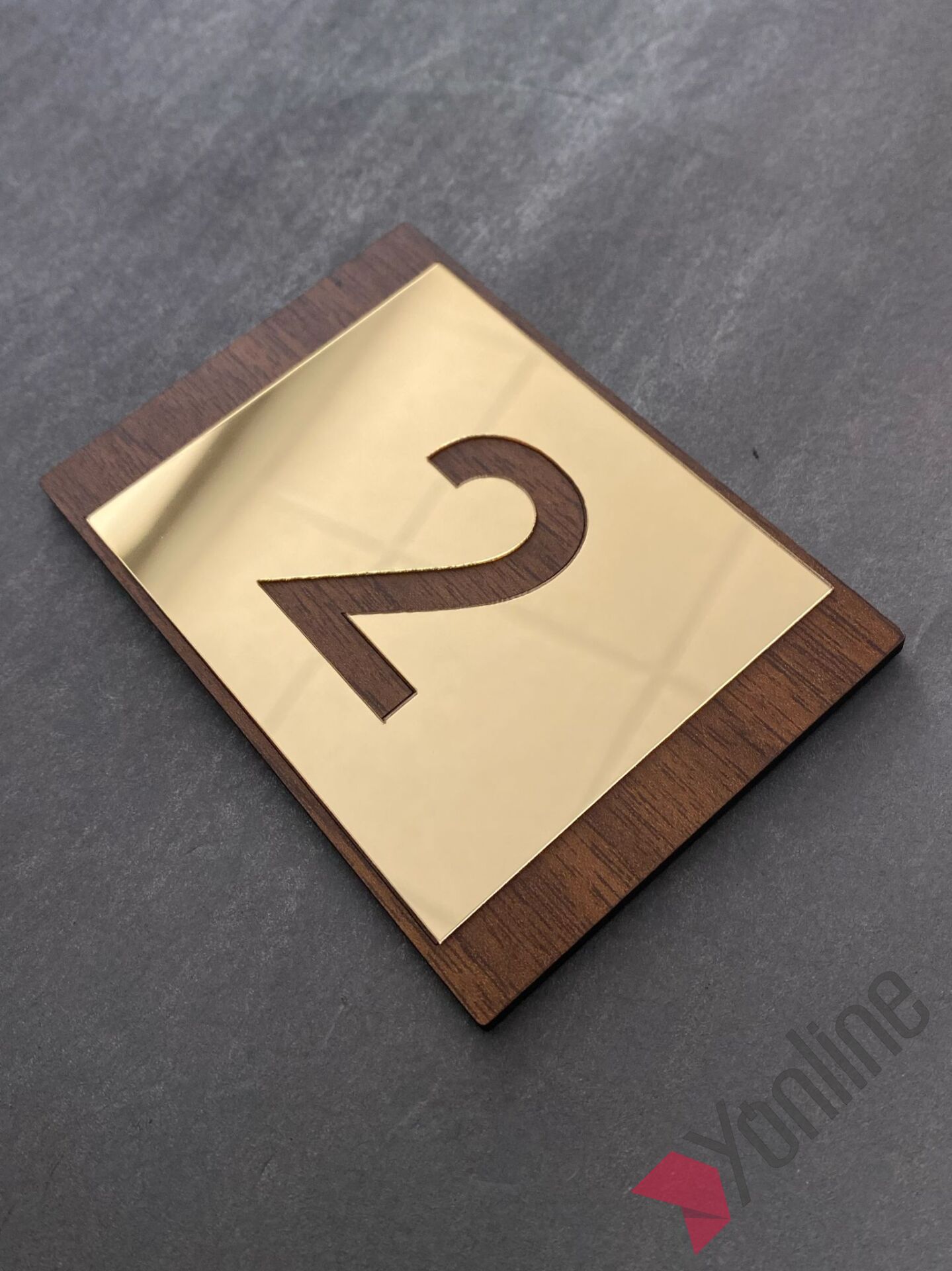Altın Aynalı Ahşap Minimal Kapı Numarası