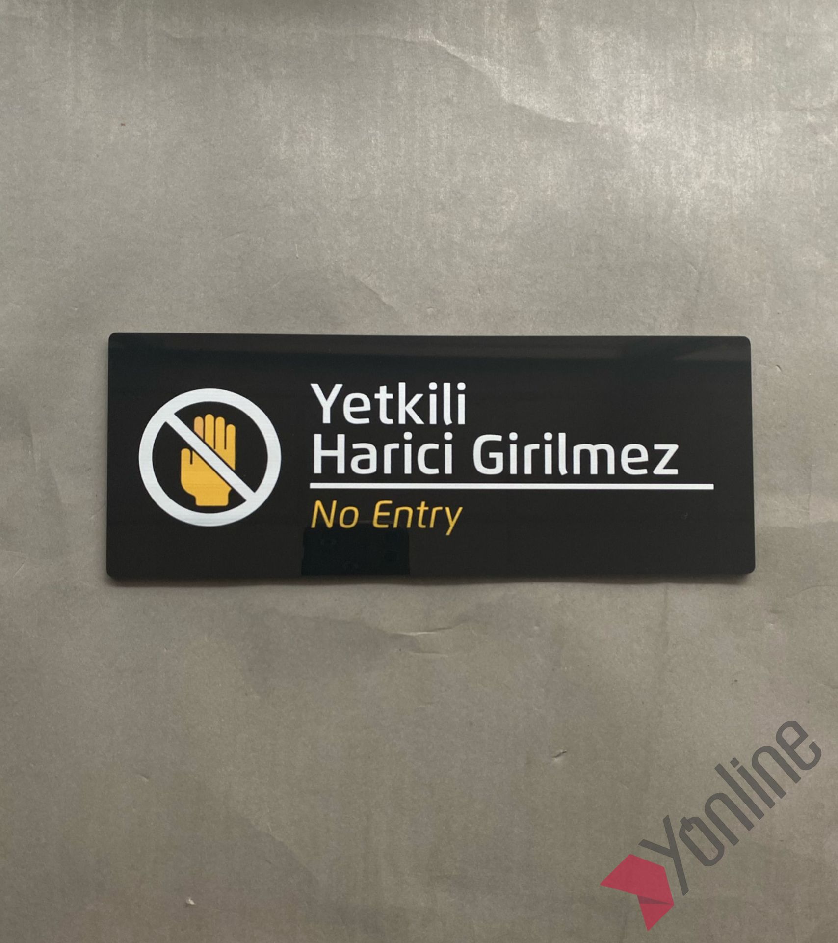 Yetkili Harici Girilmez Siyah Kapı İsimliği