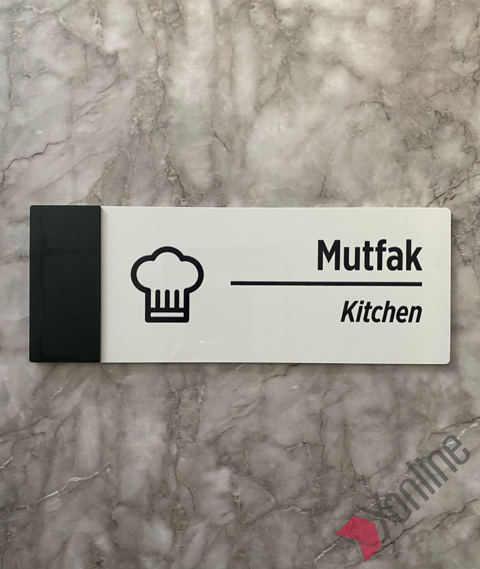 Parlak Beyaz Mutfak Kapı İsimliği