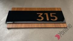 Ahşap Detaylı Siyah Otel Kapı Numarası