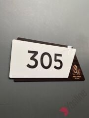 Çift Katlı Logolu Otel Kapı Numarası