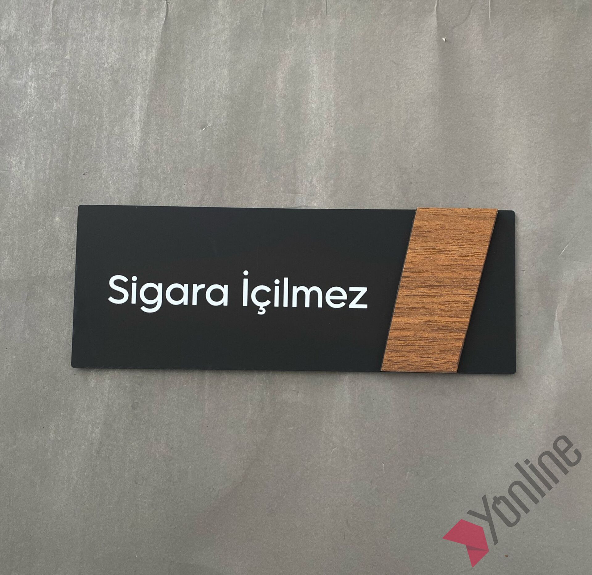 Ahşap Kenarlı Sigara İçilmez Kapı İsimliği