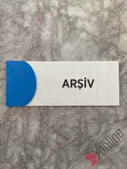 Mavi Kenarlı Beyaz Kapı İsimliği