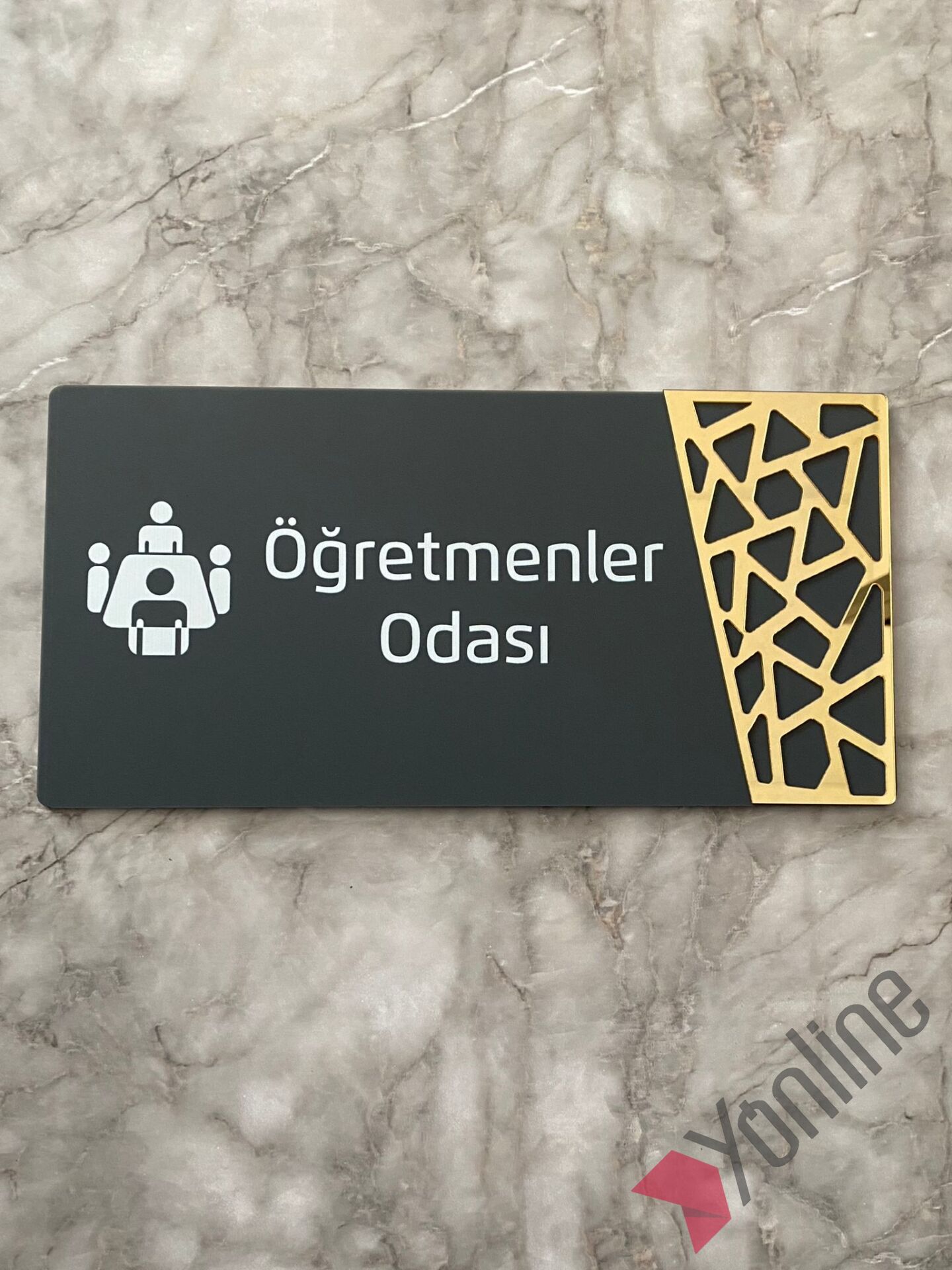 Altın Kenarlı Antrasit Kapı İsimliği