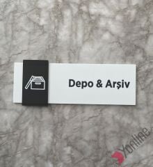 Siyah Kenarlı Parlak Beyaz Kapı İsimliği