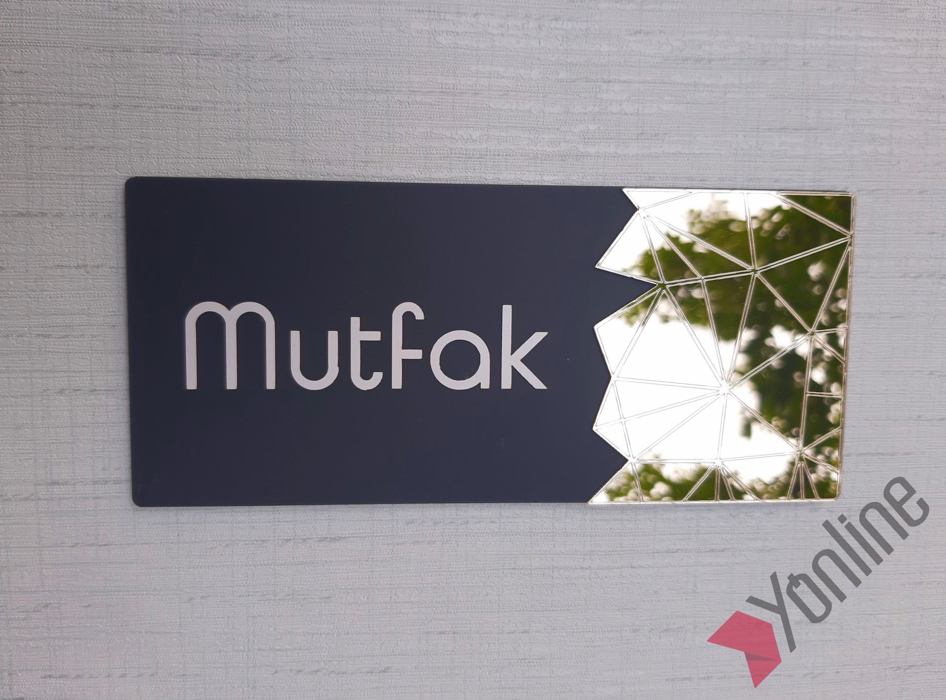 Altın Aynalı Mutfak Kapı İsimliği