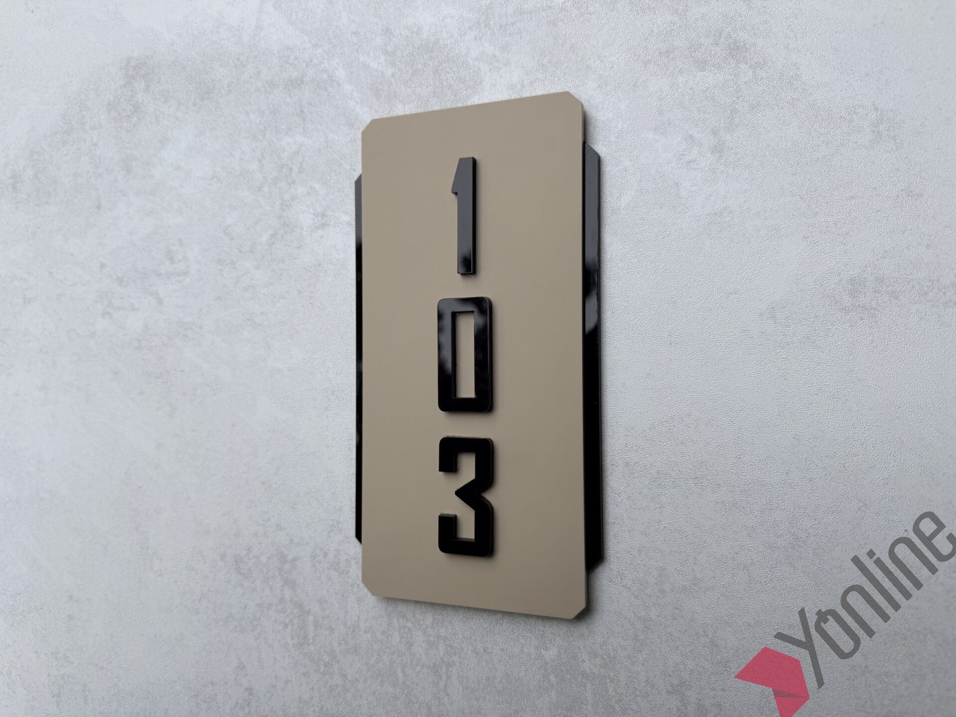 Bej Kabartmalı Otel Kapı Numarası