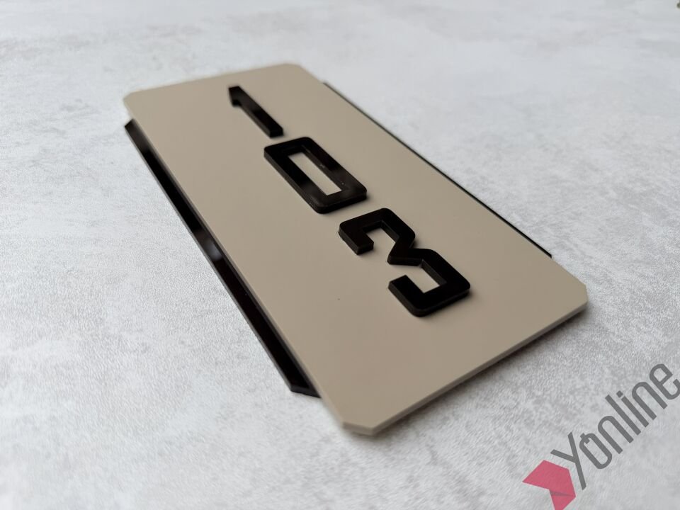 Bej Kabartmalı Otel Kapı Numarası