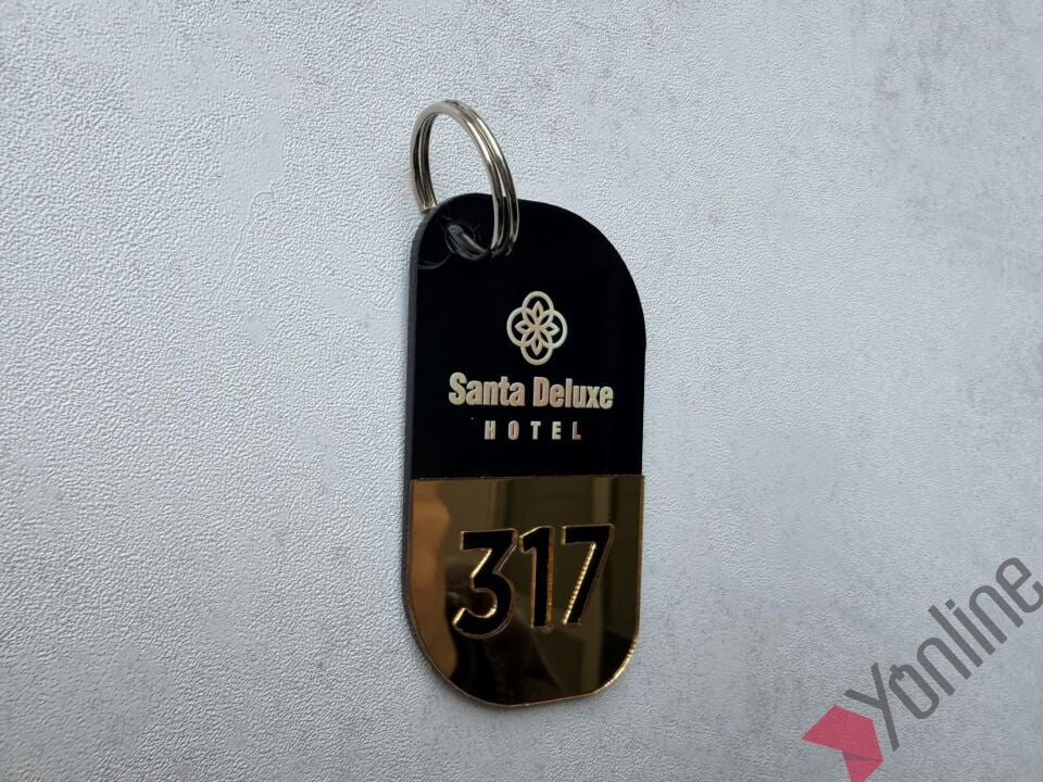 Altın Aynalı Logolu Parlak Siyah Otel Anahtarlığı