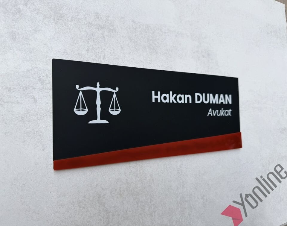 Kırmızı Şeritli Mat Siyah Kurumsal Kapı İsimliği
