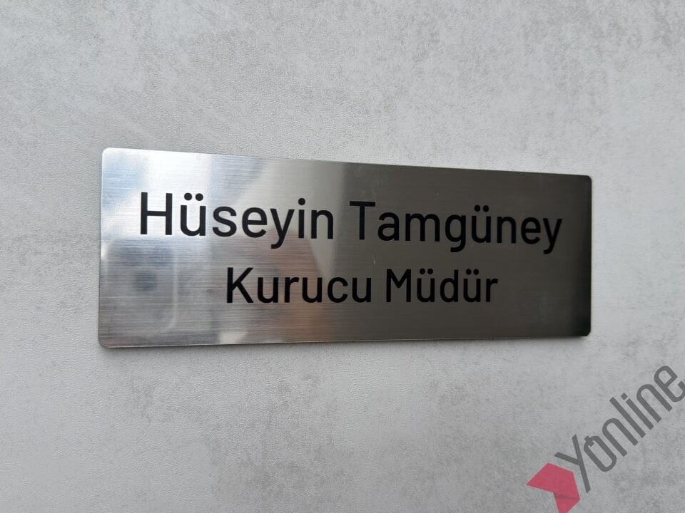 Alüminyum Görünümlü Kapı İsimliği