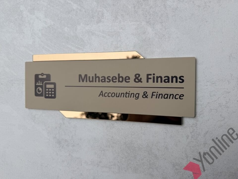 Bronz Aynalı Bej Kapı İsimliği