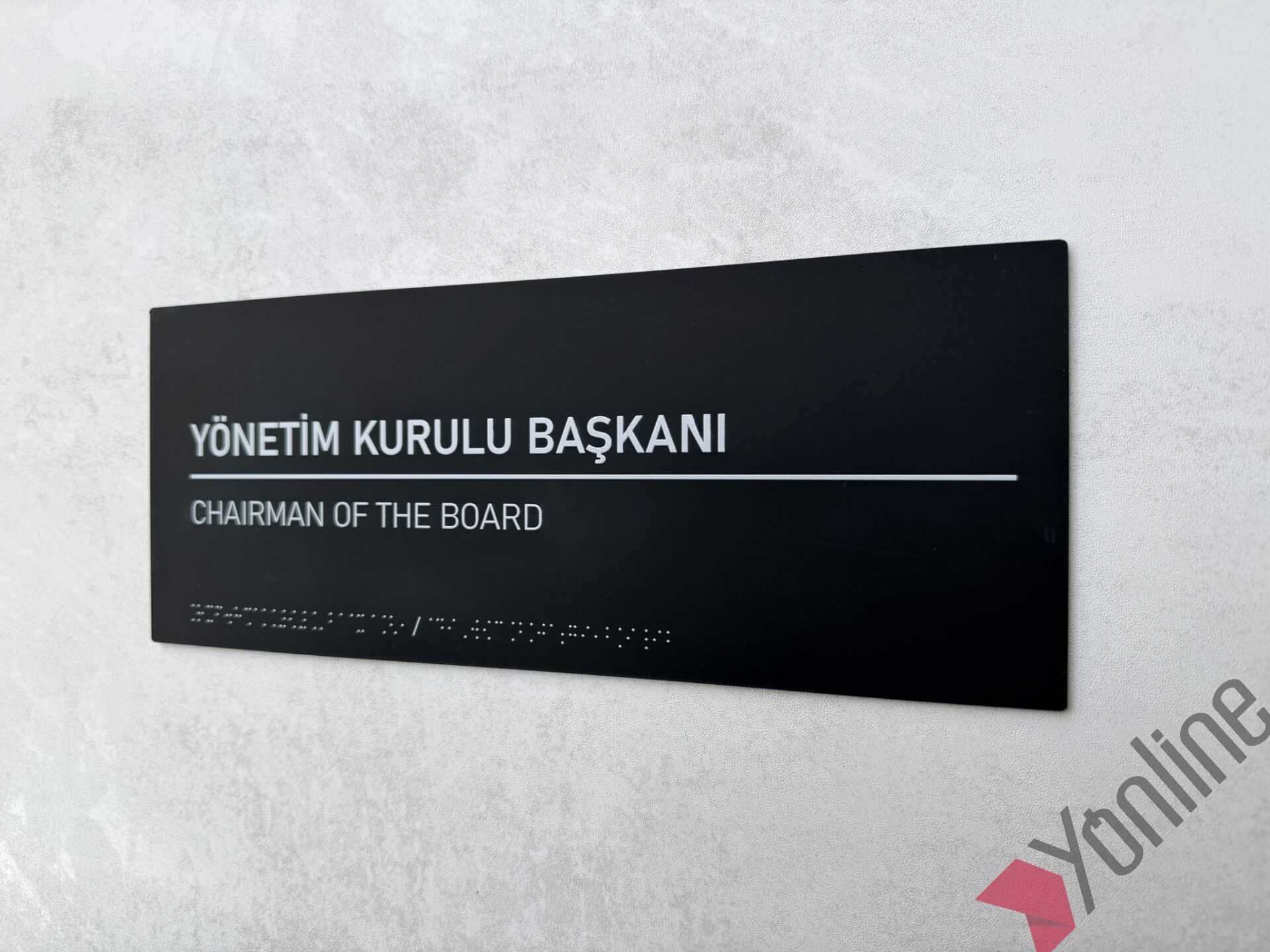Mat Siyah Braille Alfabeli Kurumsal Kapı İsimliği