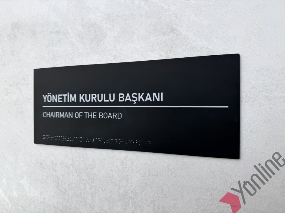 Mat Siyah Braille Alfabeli Kurumsal Kapı İsimliği