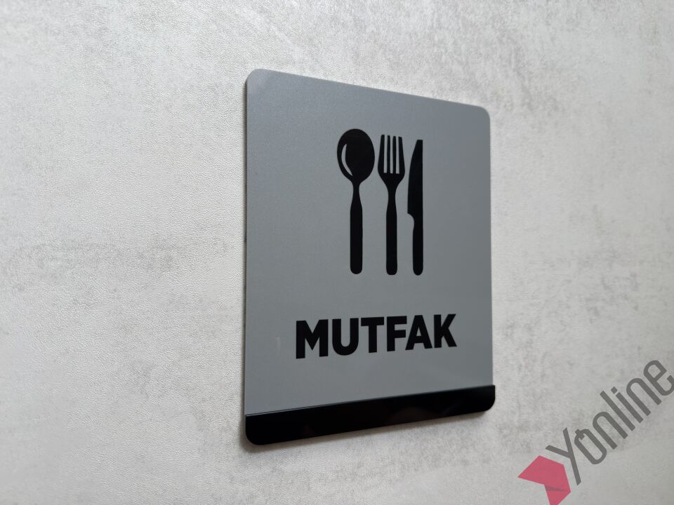 İkonlu Gri Kapı İsimliği
