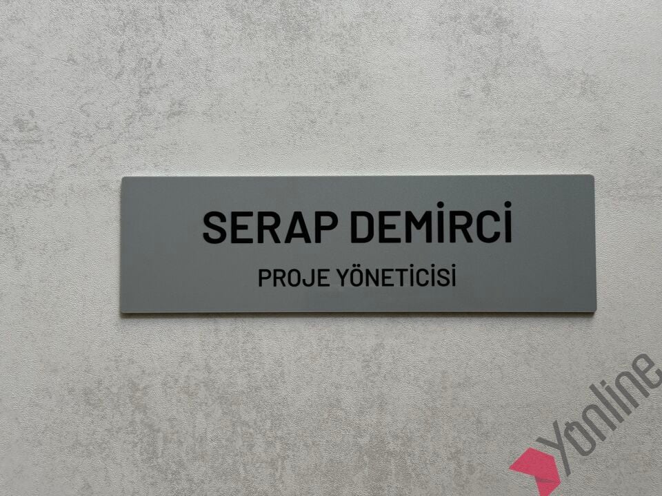 Gri Kapı İsimliği