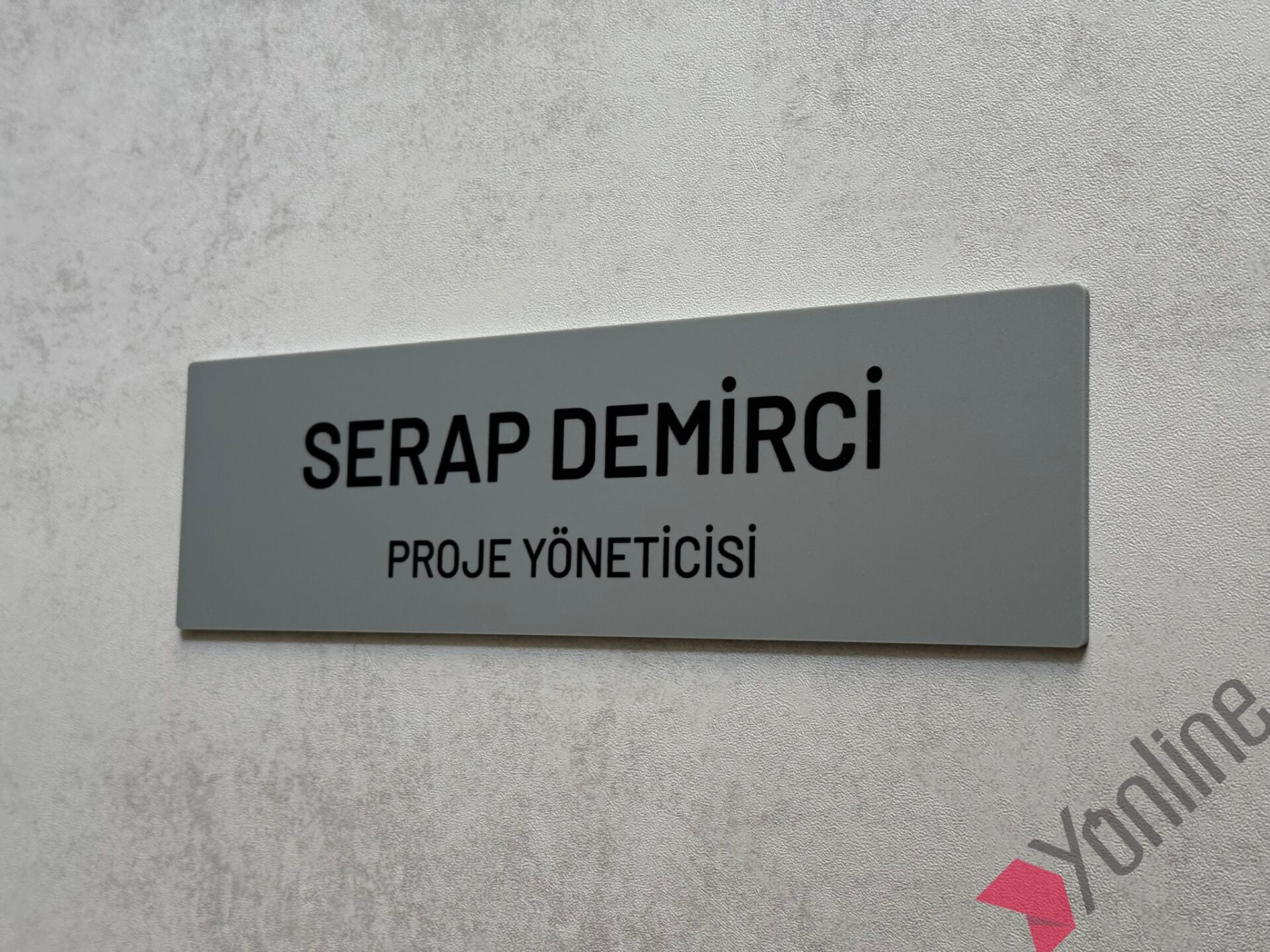 Gri Kapı İsimliği