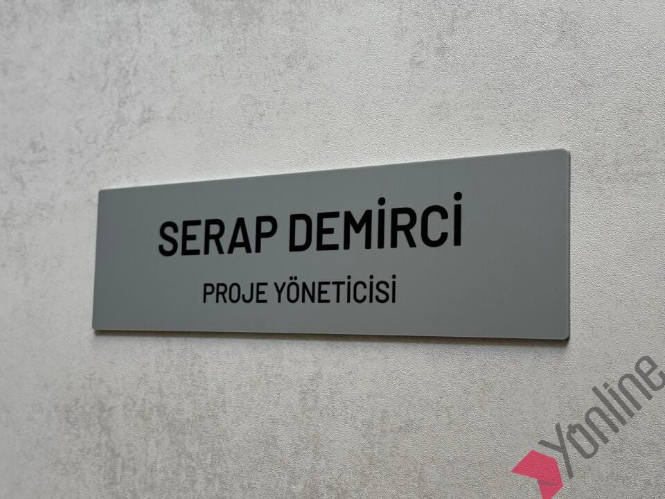 Gri Kapı İsimliği