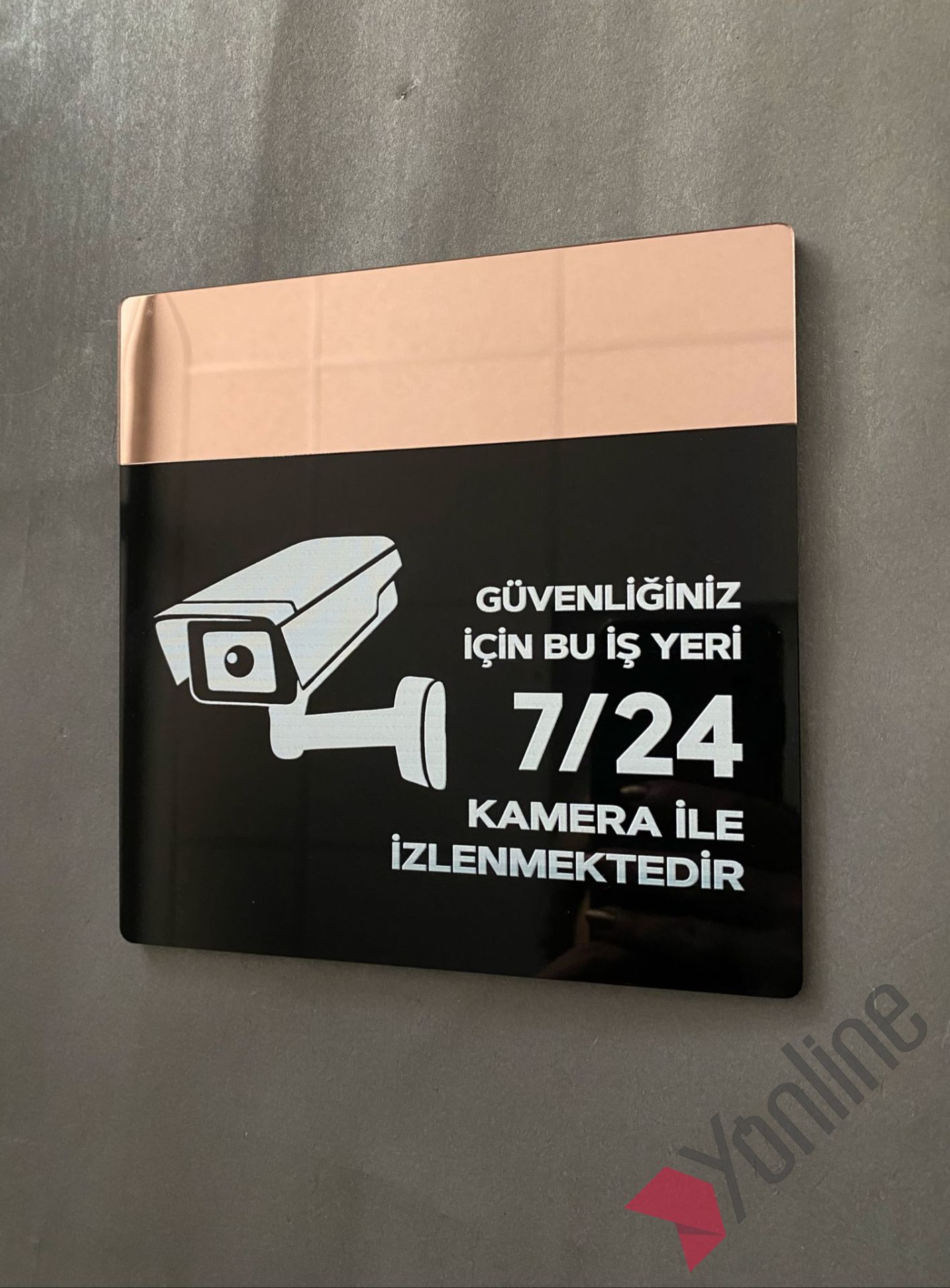 Pembe Altın Aynalı Güvenlik Kamerası Uyarı Levhası