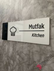 Parlak Beyaz Mutfak Kapı İsimliği