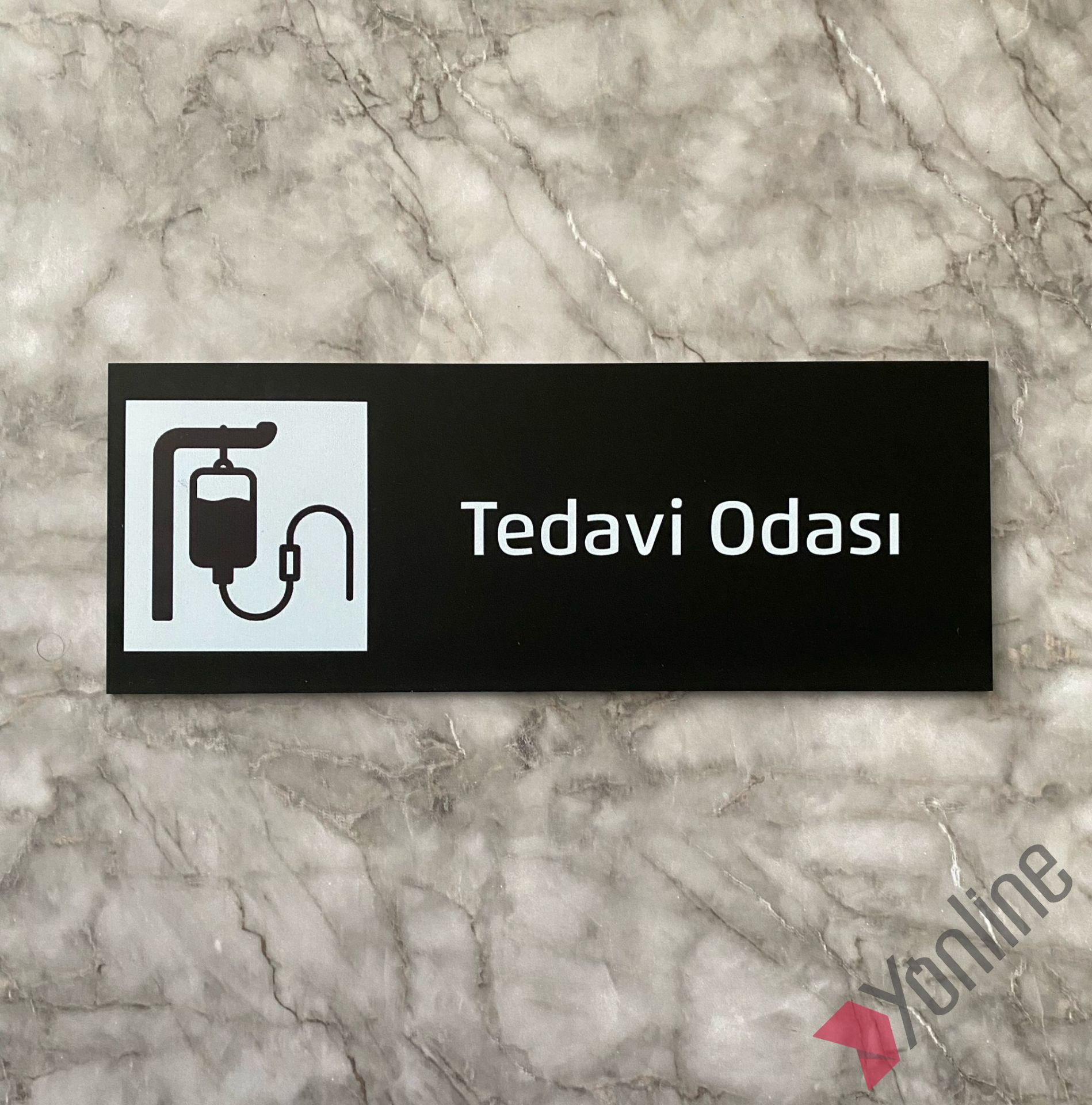 Tedavi Odası Siyah Kapı İsimliği