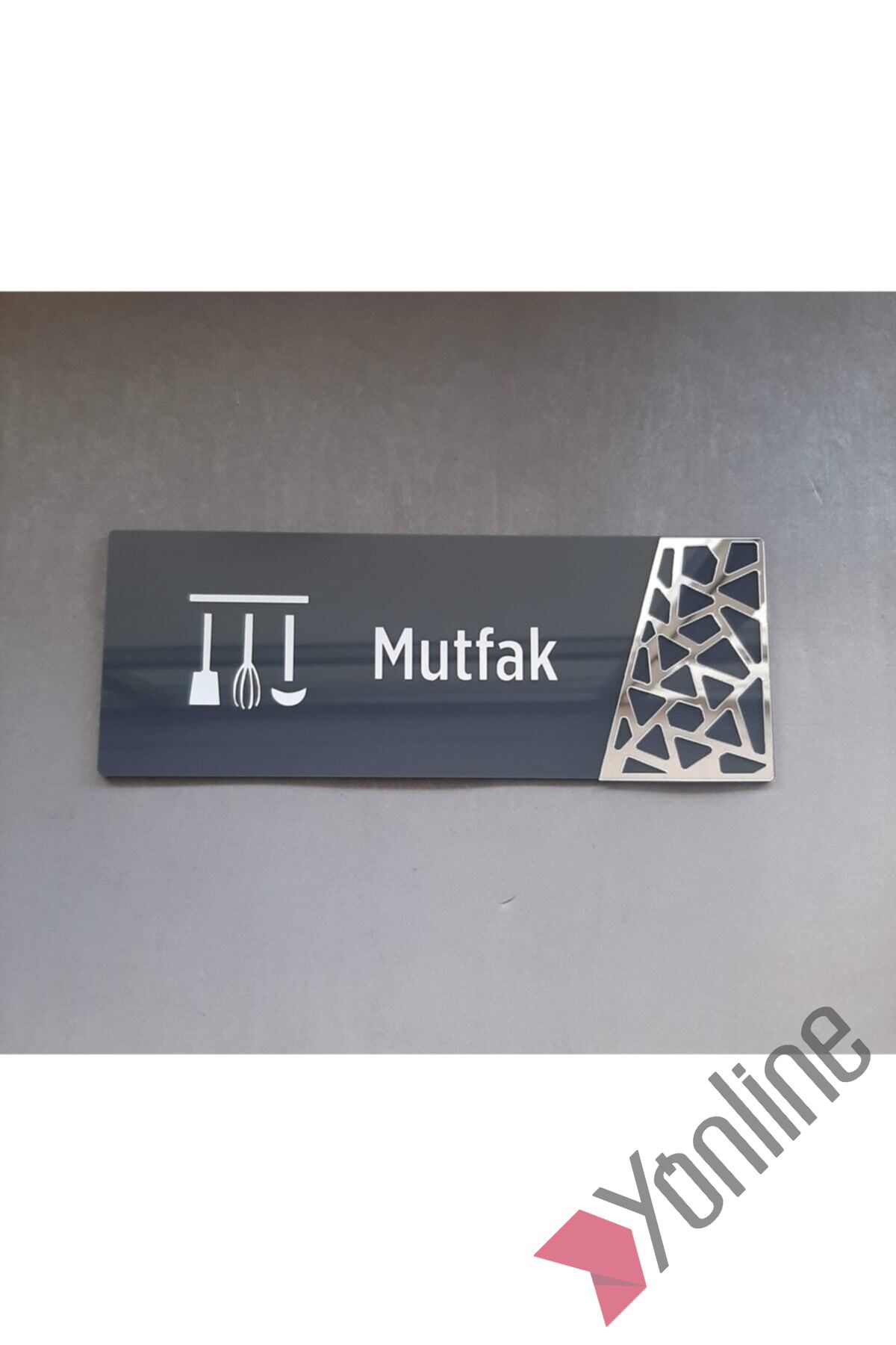 Gümüş Detaylı Mutfak Kapı İsimliği