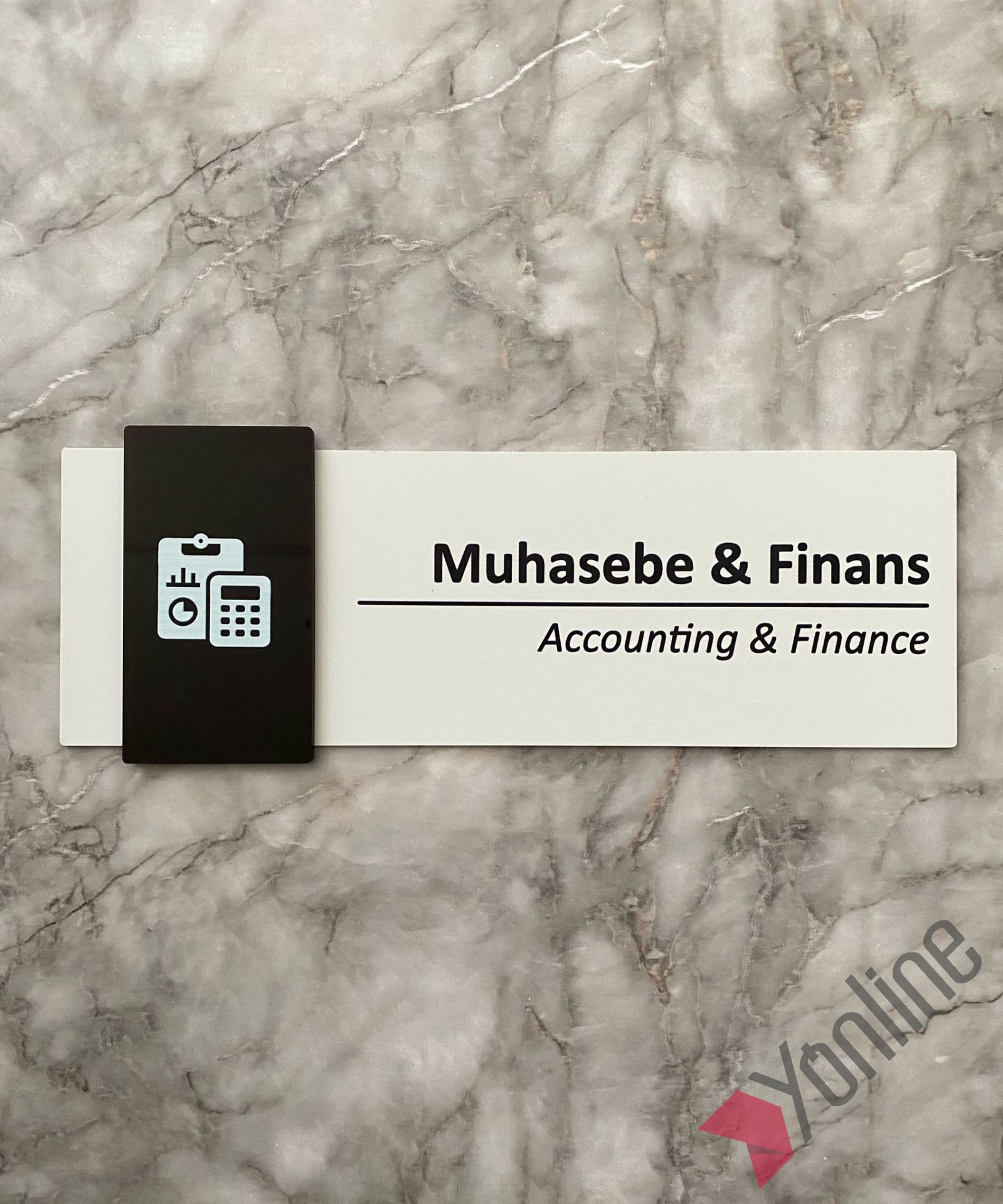 Siyah Detaylı Beyaz Muhasebe & Finans Kapı İsimliği