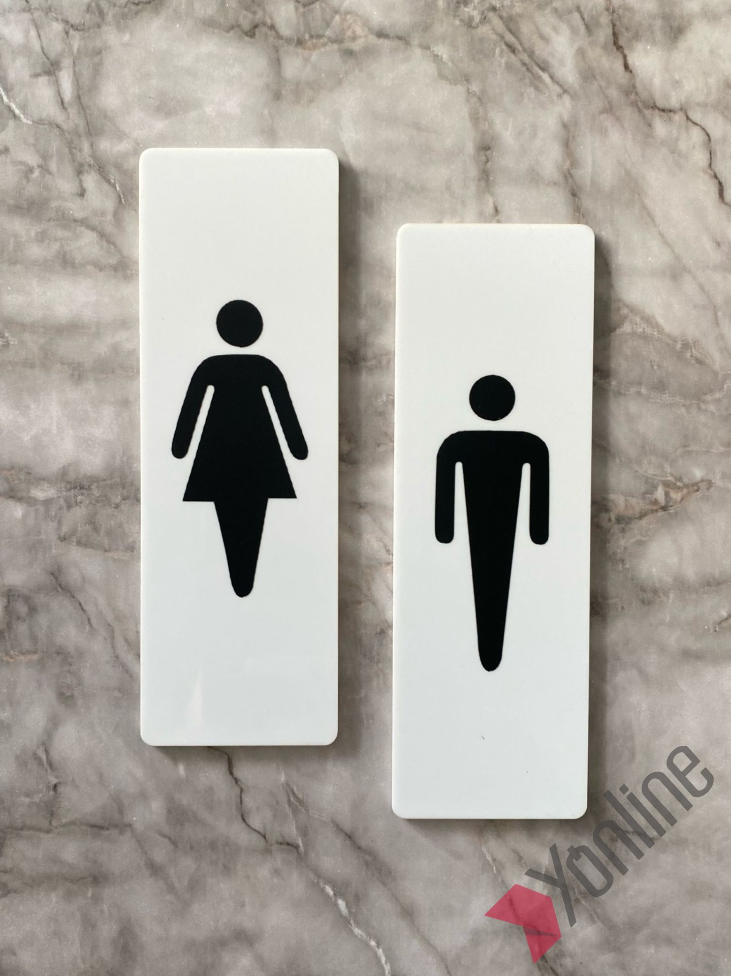 Beyaz Minimal Dikey WC Levhası