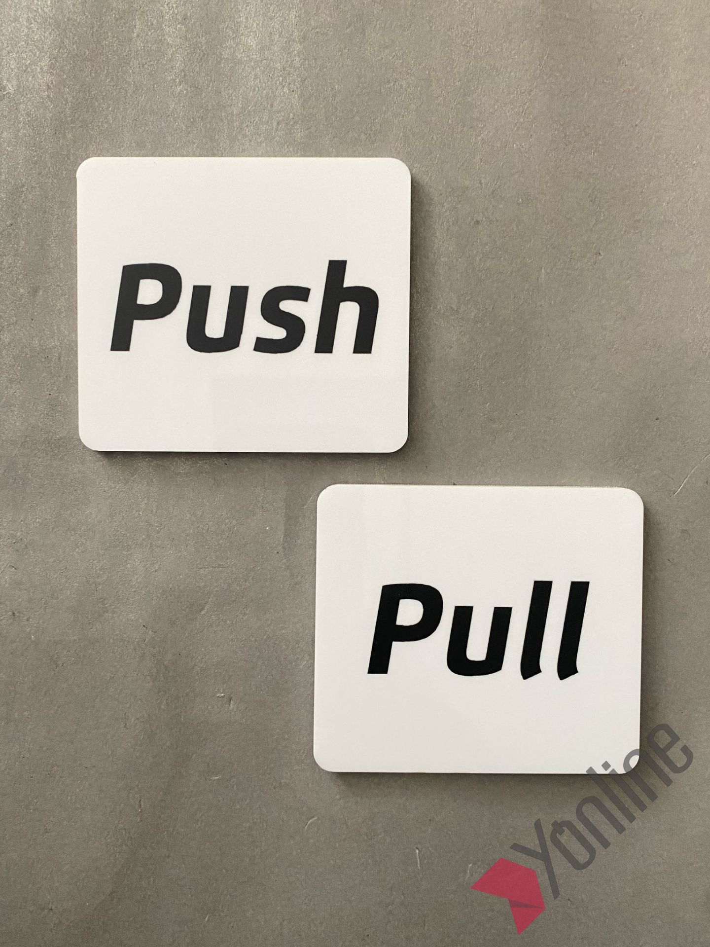 Beyaz Minimal Push-Pull Uyarı Levhası
